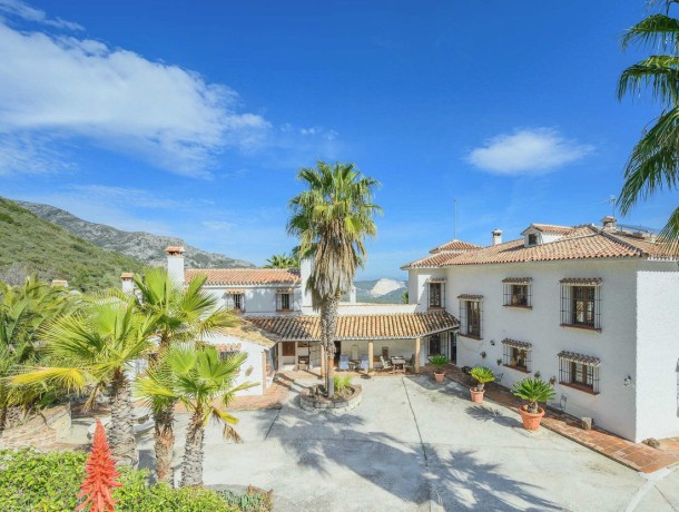 Villa for sale in Ojén, Marbella