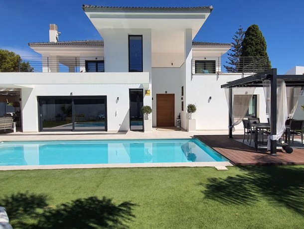 Villa for sale in Alhaurín de la Torre, Marbella