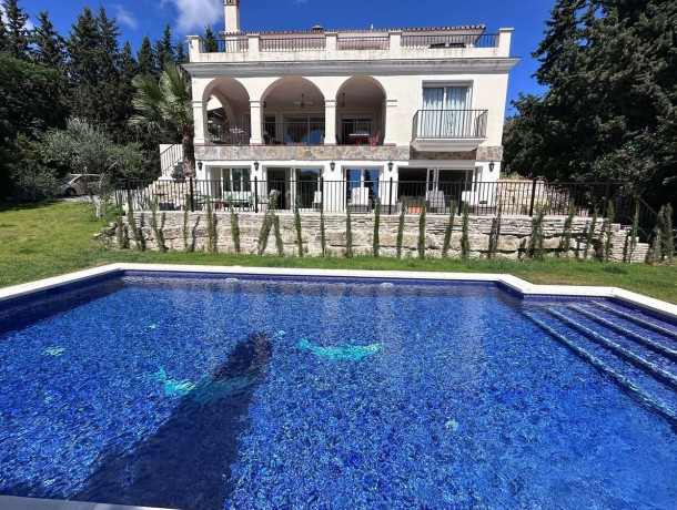 Villa for sale in Nueva Andalucía, Marbella