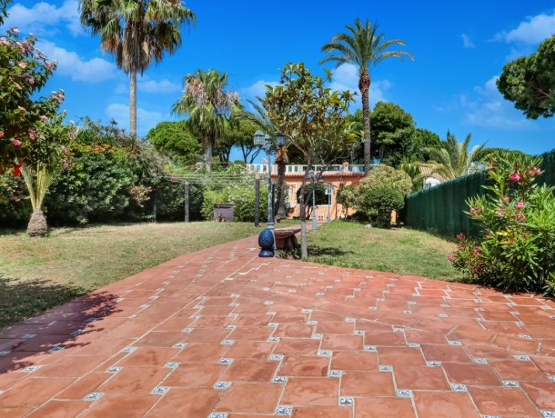 Villa for sale in Calahonda, Marbella