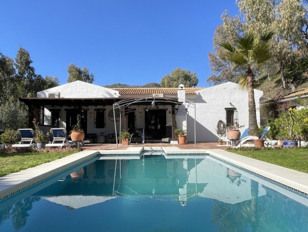 Villa for sale in Guaro, Marbella