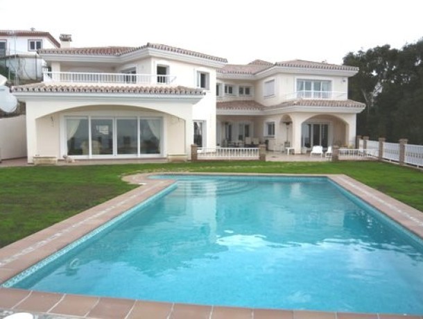 Villa for sale in Benalmadena, Marbella