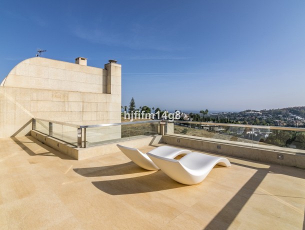 Apartment for sale in Nueva Andalucía, Marbella