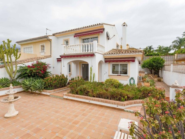 Villa for sale in Sierrezuela, Marbella