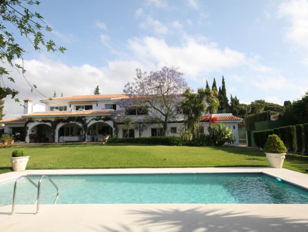 Villa for sale in Calahonda, Marbella