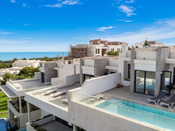 Townhouse for sale in Cabopino, Marbella