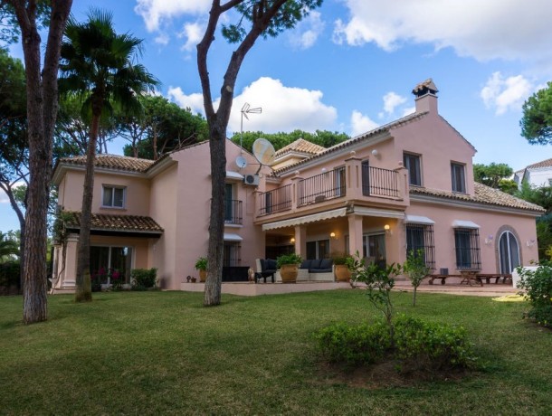 Villa for sale in Hacienda Las Chapas, Marbella