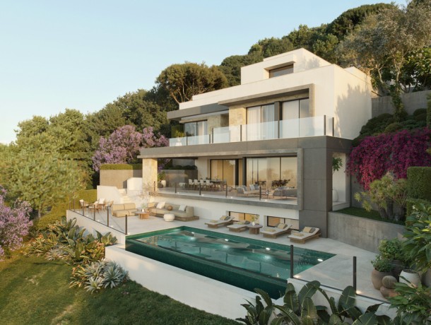 Villa for sale in Pinares de San Antón, Marbella