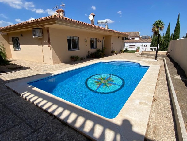 Townhouse for sale in Pizarra, Marbella