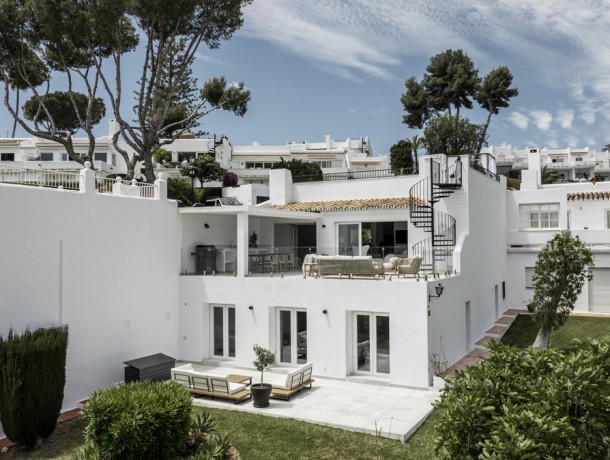 Townhouse for sale in Nueva Andalucía, Marbella