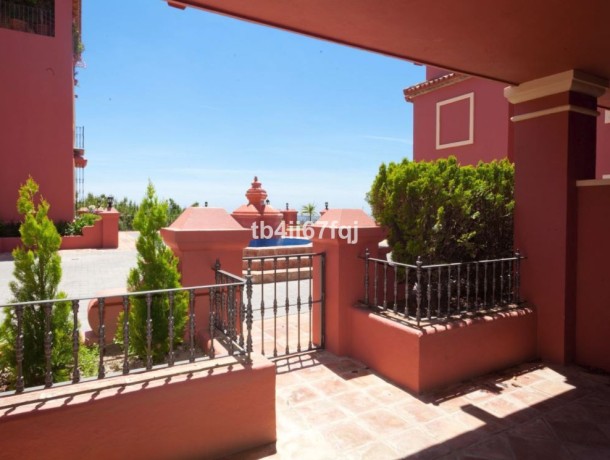 Apartment for sale in Monte Halcones, Marbella