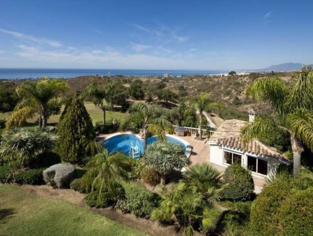 Villa for sale in Altos de los Monteros, Marbella