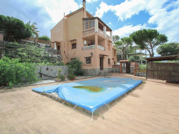Villa for sale in Alhaurín de la Torre, Marbella