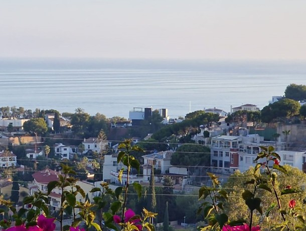 Villa for sale in Cerrado de Calderón, Marbella