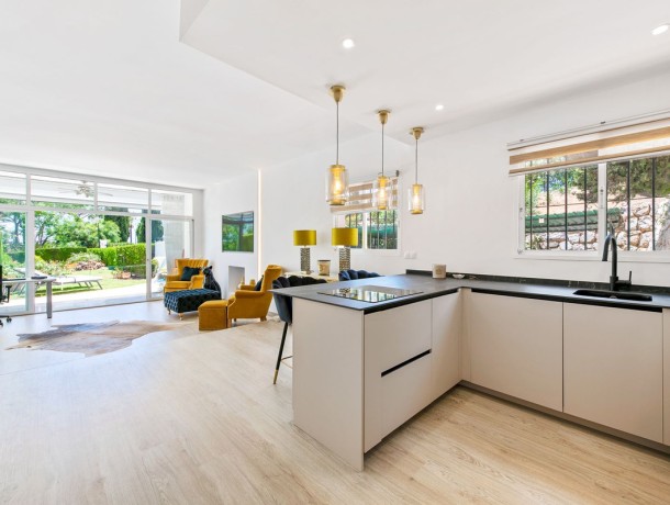 Townhouse for sale in Nueva Andalucía, Marbella