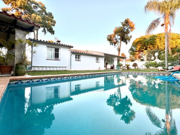 Villa for sale in Atalaya, Marbella