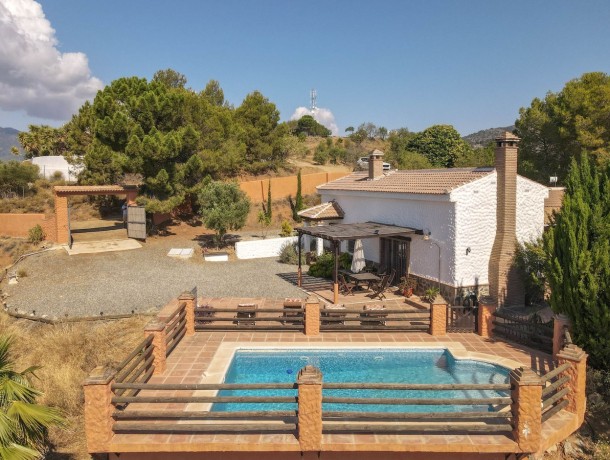 Villa for sale in Alozaina, Marbella