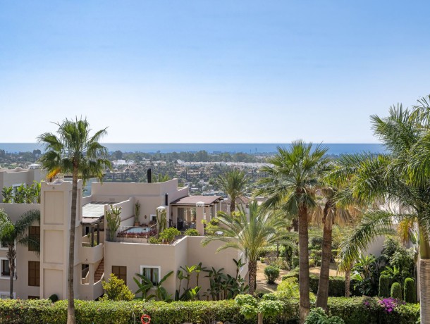 Apartment for sale in El Paraiso, Marbella