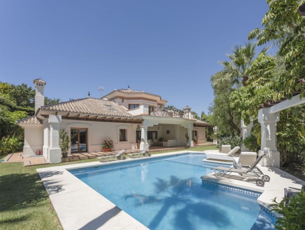Villa for sale in Nueva Andalucía, Marbella