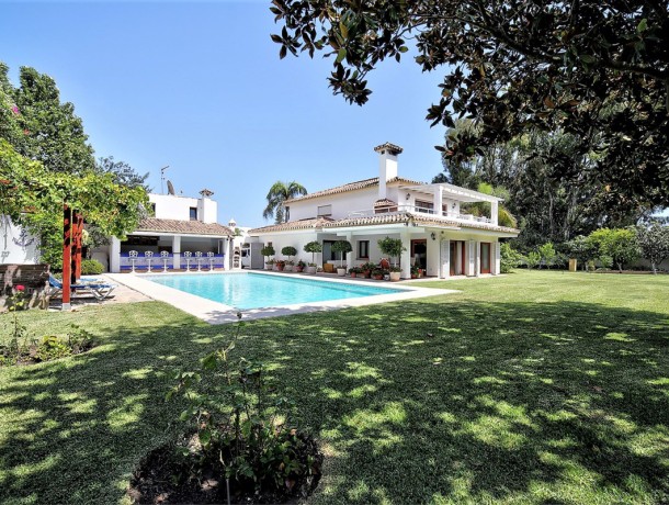 Villa for sale in Costalita, Marbella