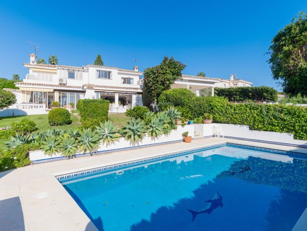 Villa for sale in El Paraiso, Marbella