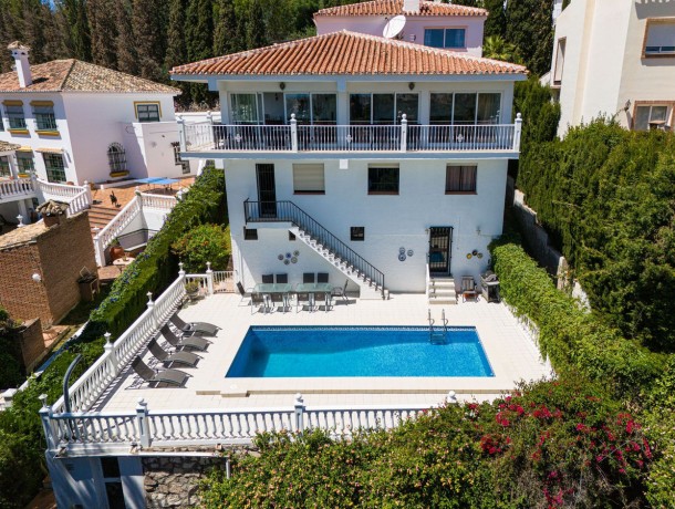 Villa for sale in Sierrezuela, Marbella