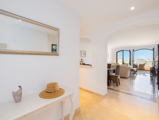Apartment for sale in Los Arqueros, Marbella