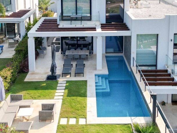 Villa for sale in Calahonda, Marbella