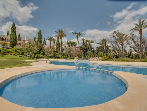 Townhouse for sale in New Golden Mile, Marbella