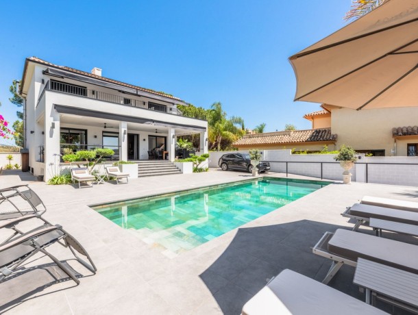 Villa for sale in Río Real, Marbella