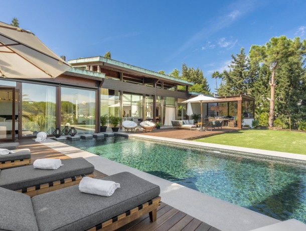 Villa for sale in Nueva Andalucía, Marbella