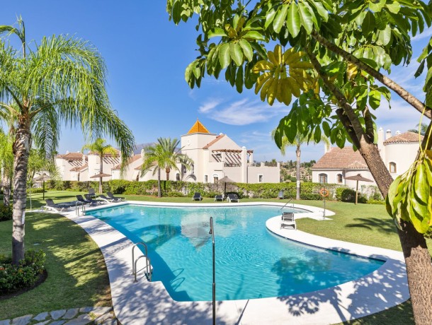 Townhouse for sale in El Paraiso, Marbella