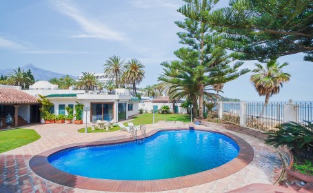 Villa for sale in , The Golden Mile