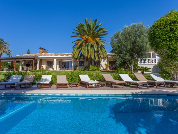 Villa for sale in Calahonda, Marbella
