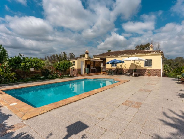 Villa for sale in Coín, Marbella