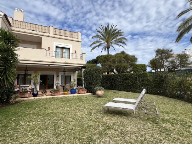 Townhouse for sale in El Paraiso, Marbella