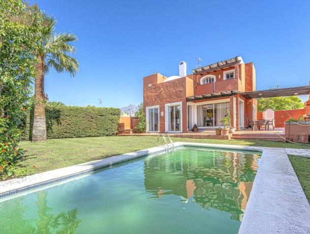 Villa for sale in Nueva Andalucía, Marbella