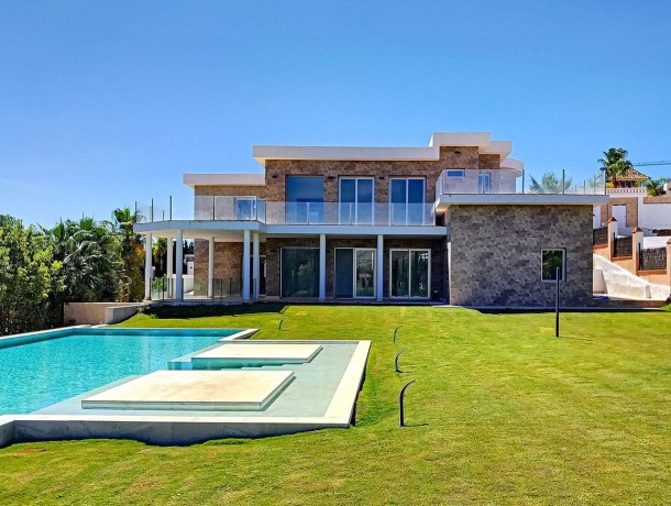 Villa for sale in Los Flamingos, Marbella
