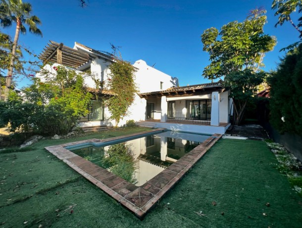 Villa for sale in Estepona, Marbella