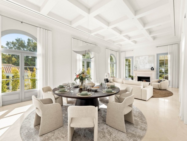 Villa for sale in Nueva Andalucía, Marbella