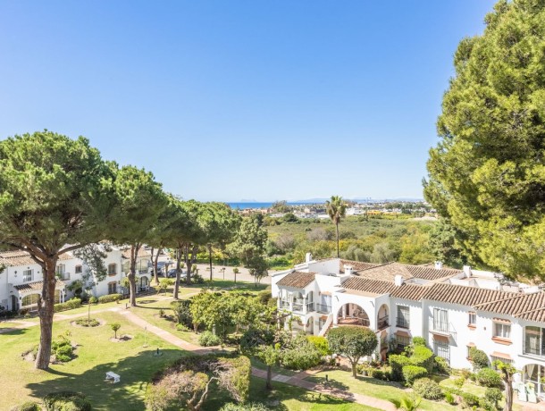 Apartment for sale in El Paraiso, Marbella