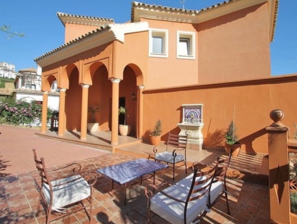 Villa for sale in Los Arqueros, Marbella