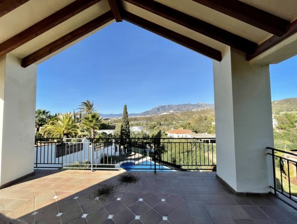 Villa for sale in El Rosario, Marbella