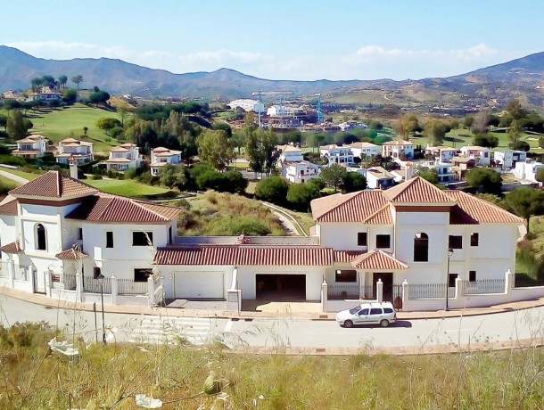 Villa for sale in La Cala Golf, Marbella