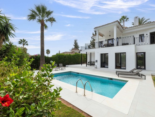 Villa for sale in Nueva Andalucía, Marbella