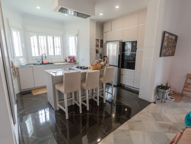 Villa for sale in Los Morales, Marbella