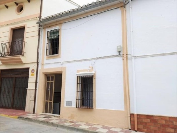 Townhouse for sale in Cuevas Bajas, Marbella