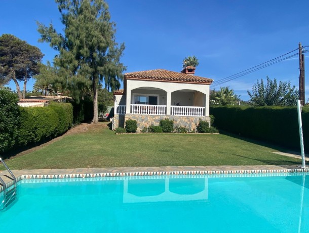 Villa for sale in Estepona, Marbella