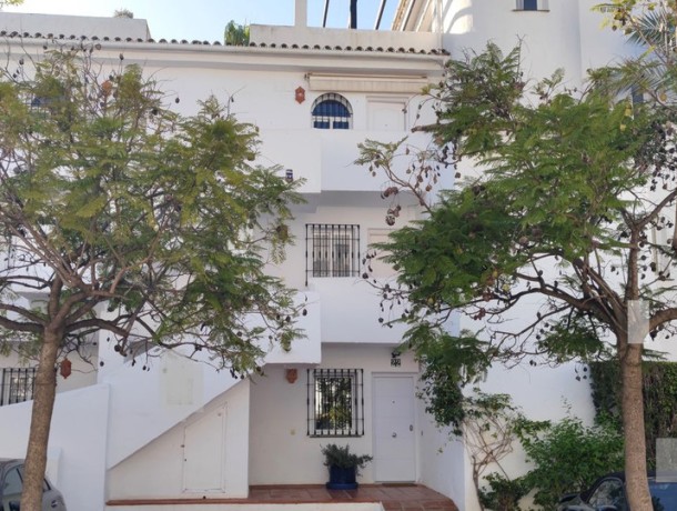 Apartment for sale in Nueva Andalucía, Marbella