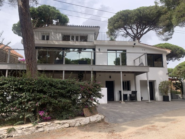 Villa for sale in El Rosario, Marbella